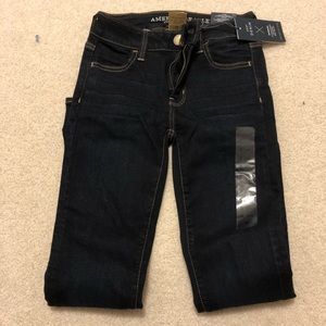 BNWT! American eagle skinny jeans. Dark Wash!